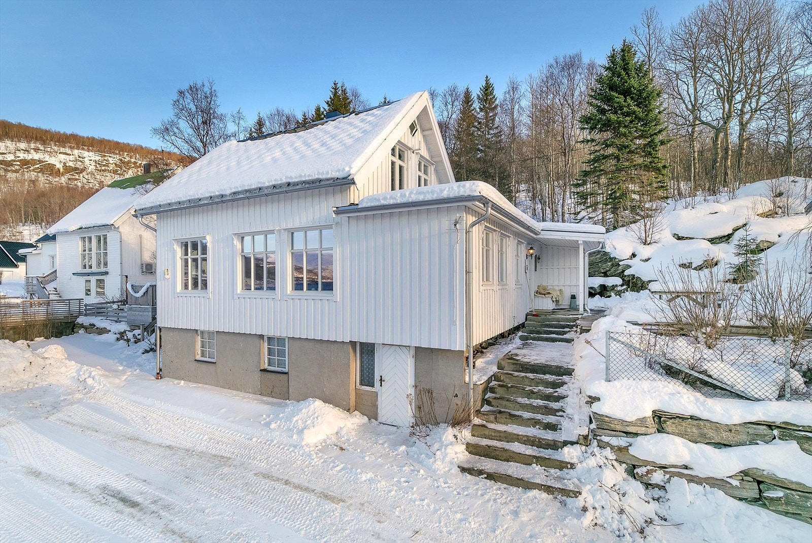 Deler av kledning på boligen ble byttet i 2015. Galleribilde