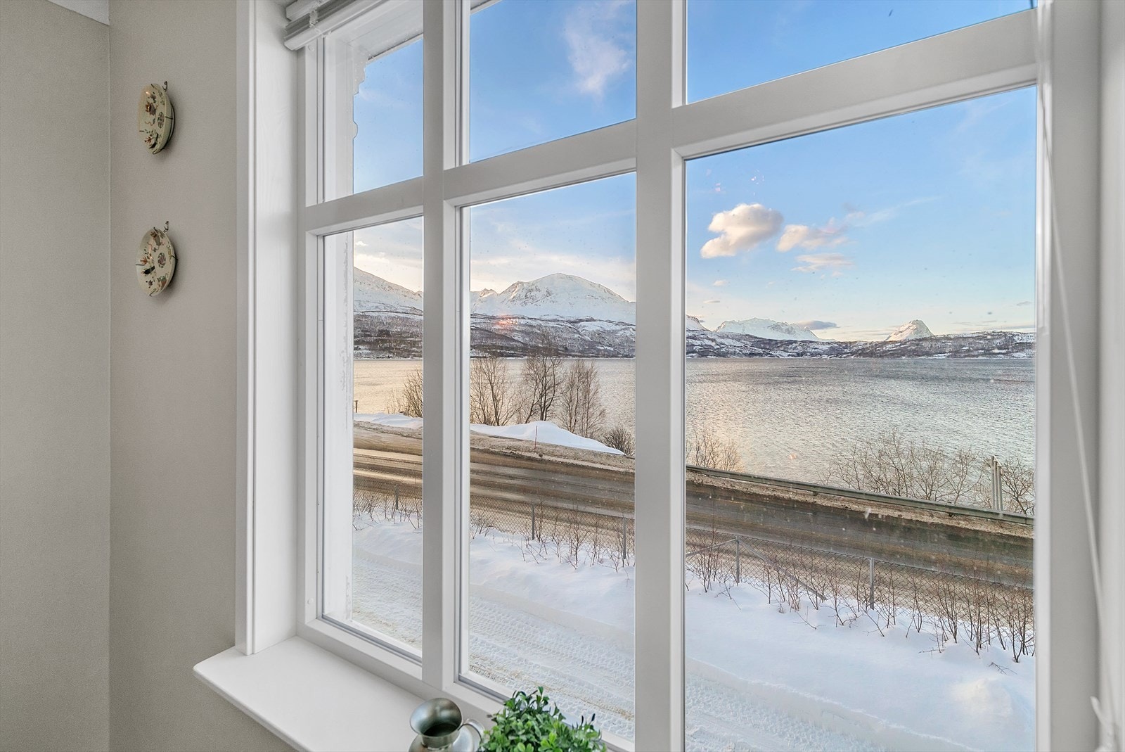 Utsikt fra spisestue. Galleribilde