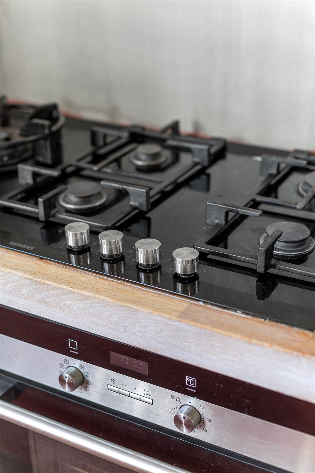 Siemens komfyr, gasstopp, dampovn og Elicia avtrekksvifte. Galleribilde