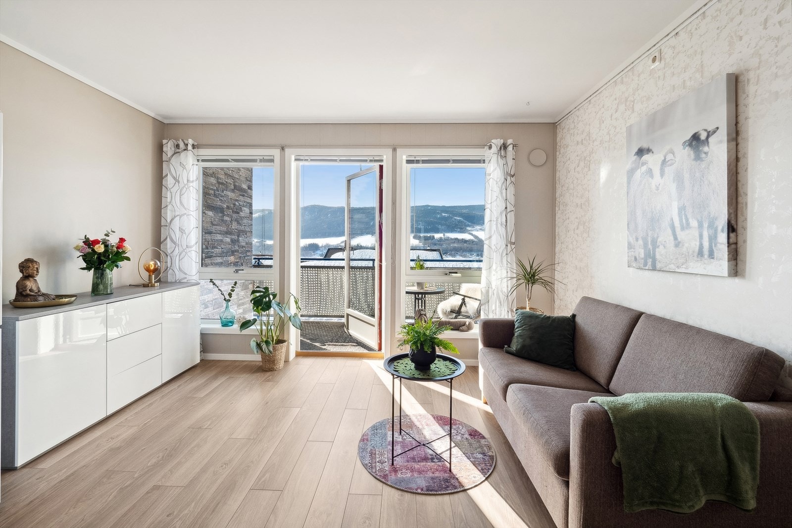 DNB Eiendom v/Lina Dahlen har gleden av å presentere Moengvegen 15A! Galleribilde