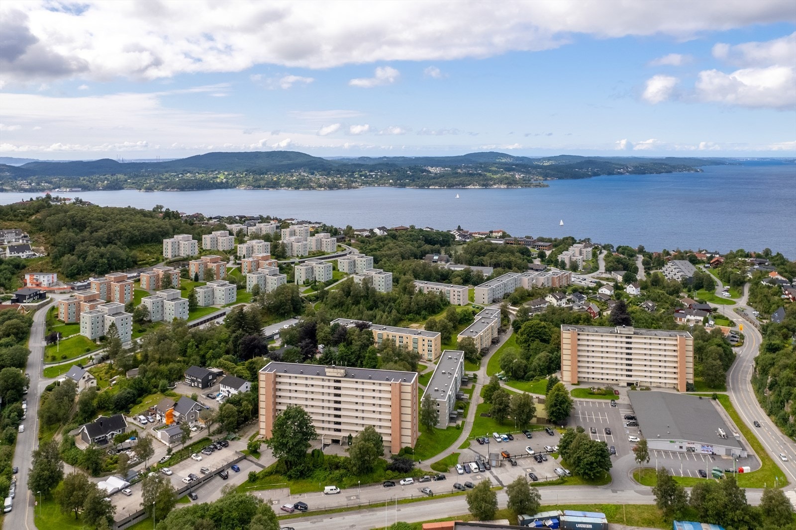 Toppe brl består av 521 leiligheter og er ett av Norges største. Sentral og praktisk plassering Galleribilde