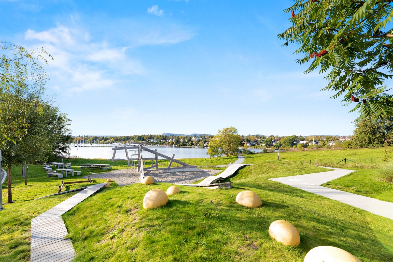Flere fine lekeplasser på Oksenøya i umiddelbar nærhet! Galleribilde