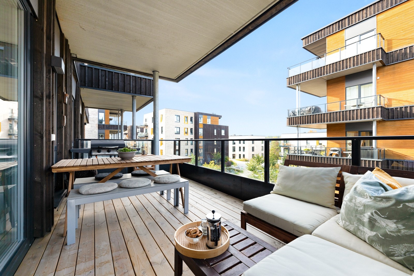 Hyggelig nordvestvendt balkong på hele 12m². God plass til grill og utemøbler! Galleribilde