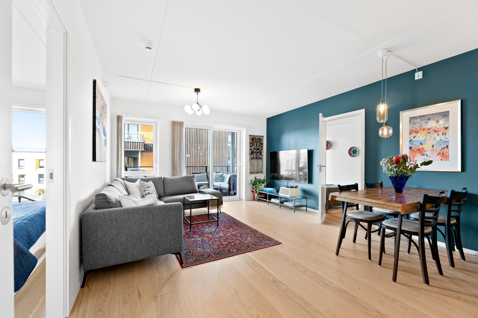 En moderne leilighet i 3.etasje med vannbåren varme og balansert ventilasjonssystem som sikrer et behagelig inneklima. Galleribilde