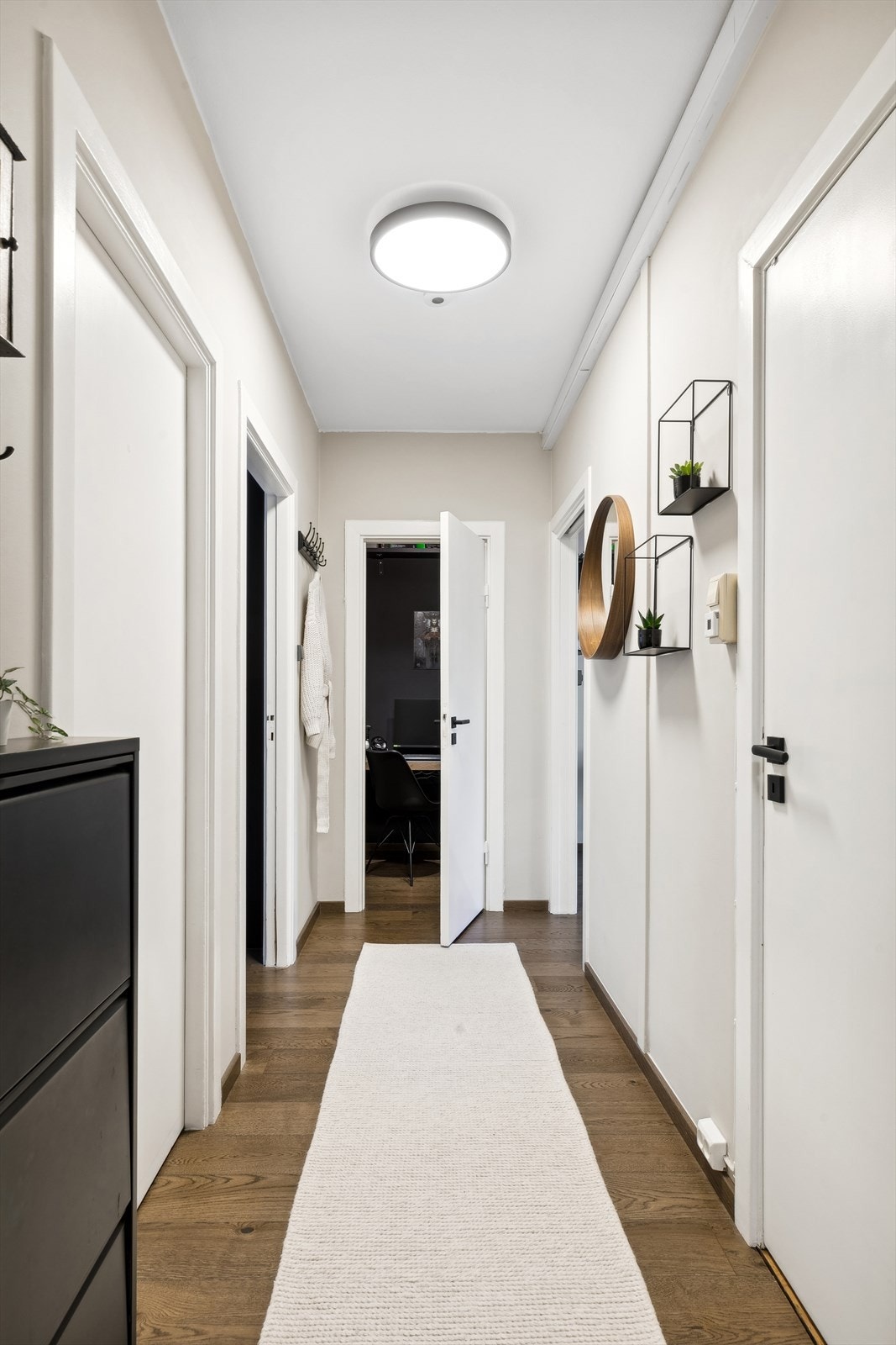 Velkommen inn! Boligen er enkel å innrede etter enhver smak. Kom på visning for videre planlegging. Galleribilde