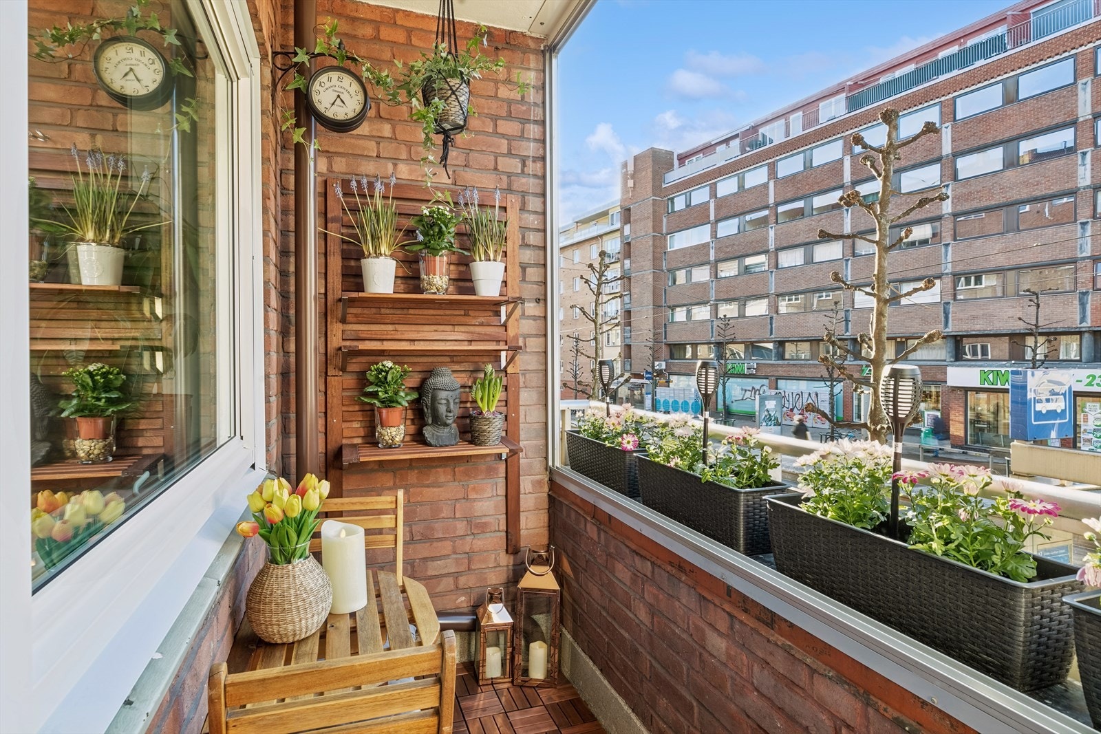 Fra stuen er det utgang til nordvestvendt innglasset
balkong på 3,5 m² Galleribilde