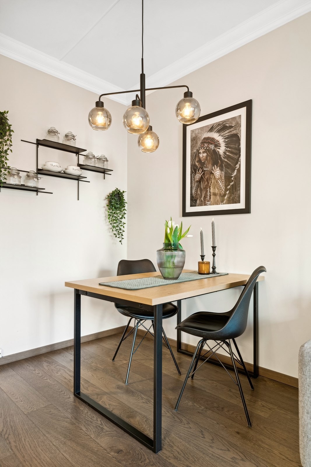 Naturlig plass til hyggelig spisebord. Galleribilde