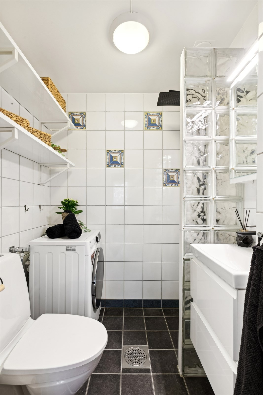 Badet ble modernisert i regi av borettslaget i 2001 med fullstendig utskiftning av alle vann- og avløpsrør, membran og sluk. Galleribilde