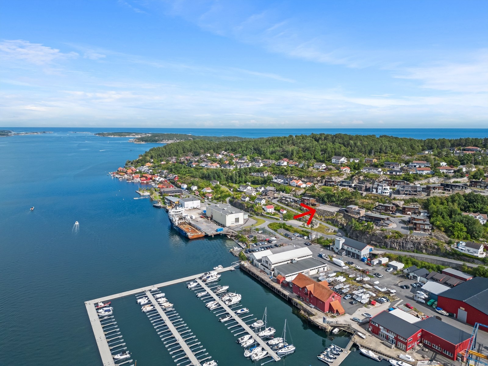 Tomten bare 200 meter fra sjøen Galleribilde