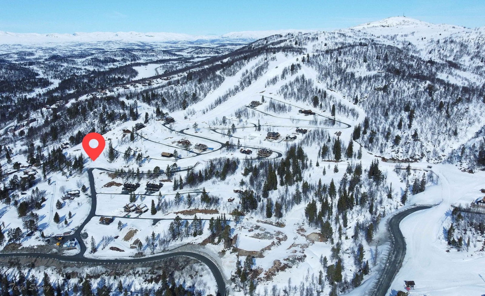 Dronefoto med tomtens ca plassering Galleribilde