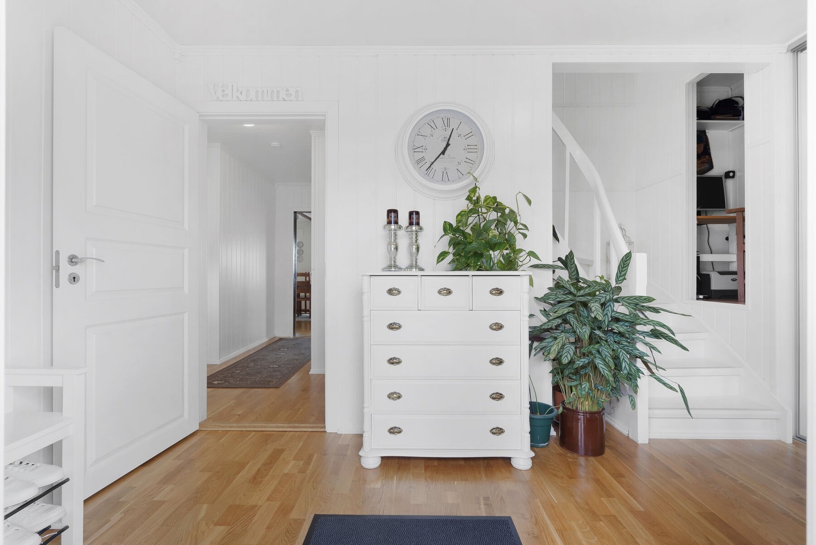 Trappen til høyre tar deg opp til loftsetasjen! Galleribilde