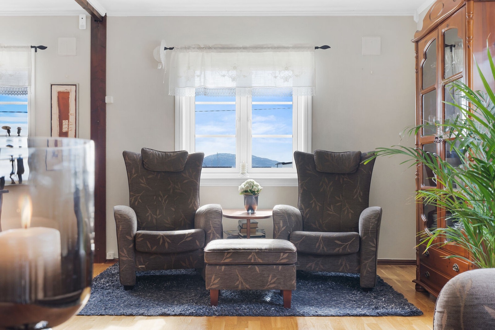 De mange vinduene bidrar til godt med lysinnslipp! Galleribilde