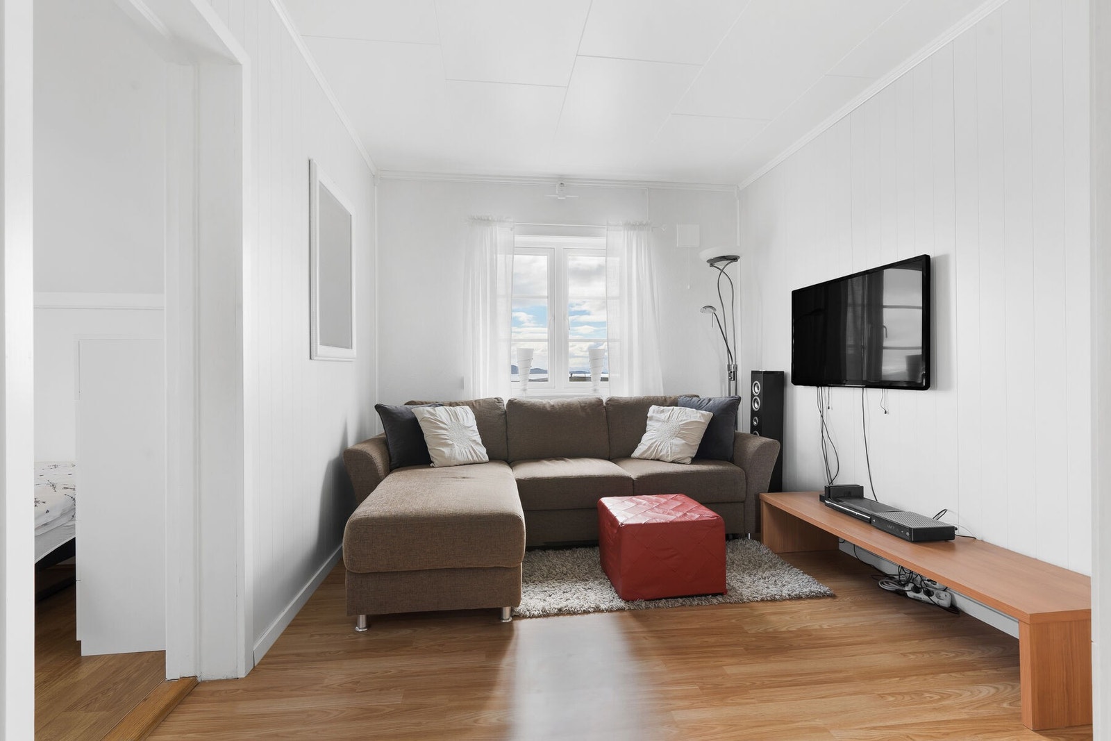 I loftsetasjen finner du loftstue, 3 soverom og et toalettrom. Galleribilde