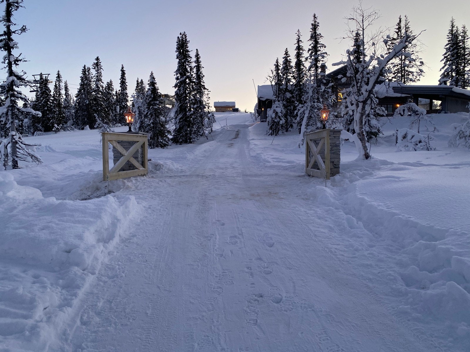 Privat innkjørsel på 60 meter. Galleribilde