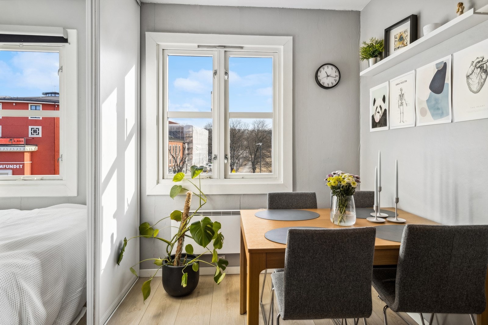 En sjarmerende studioleilighet i 4. etg med sentral beliggenhet nært studiesteder Galleribilde