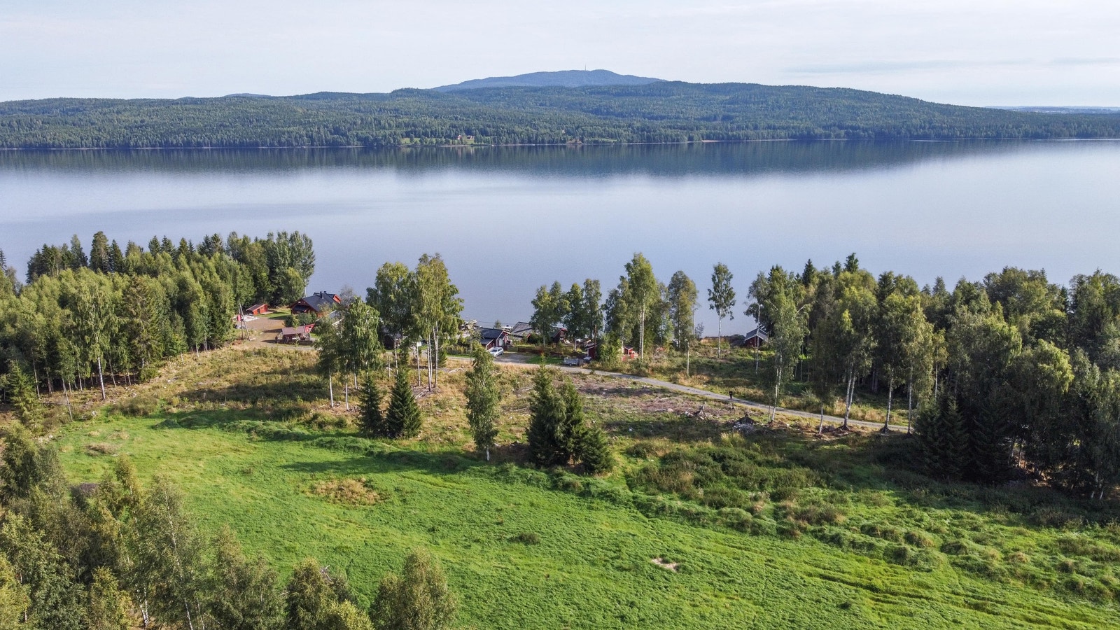 Oversikt over tomtene med utsikt til Hurdalssjøen. Galleribilde
