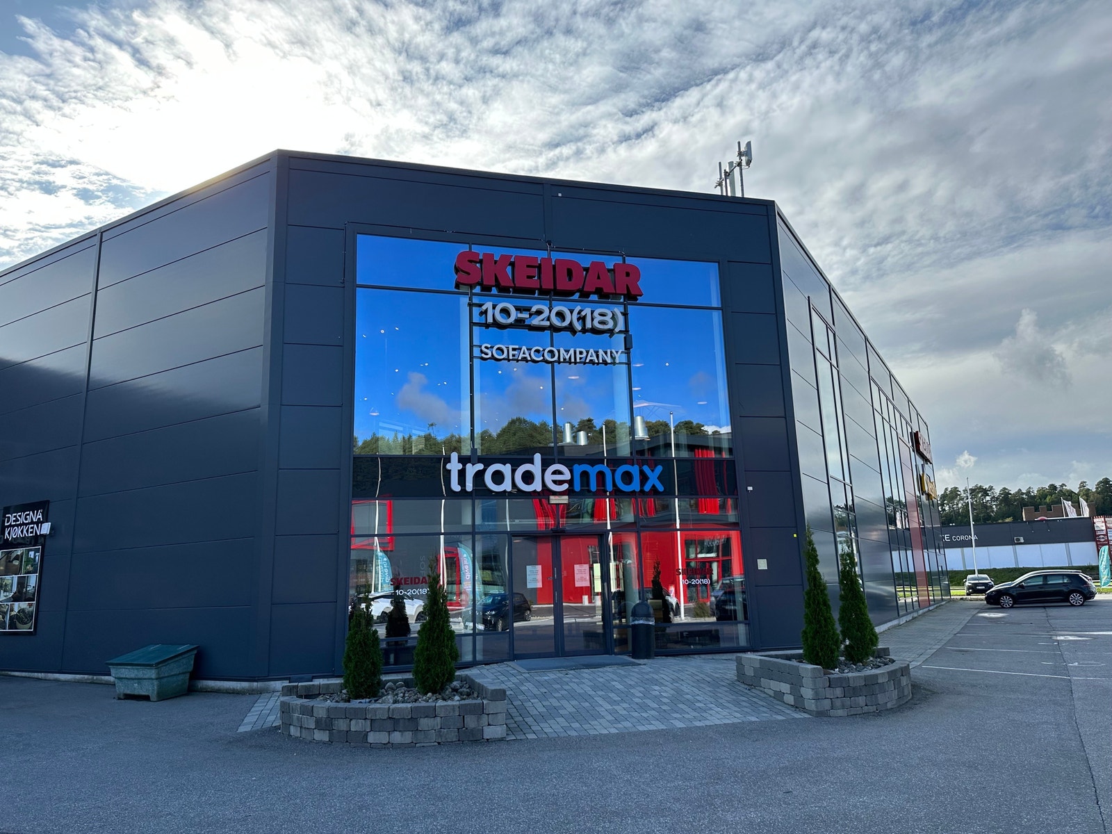 Skeidar og Sofacompany holder også til på tunet Galleribilde