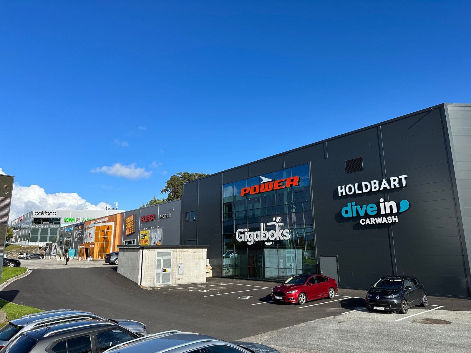 Right Price Tiles, PetXL og Rolfs elektro Galleribilde