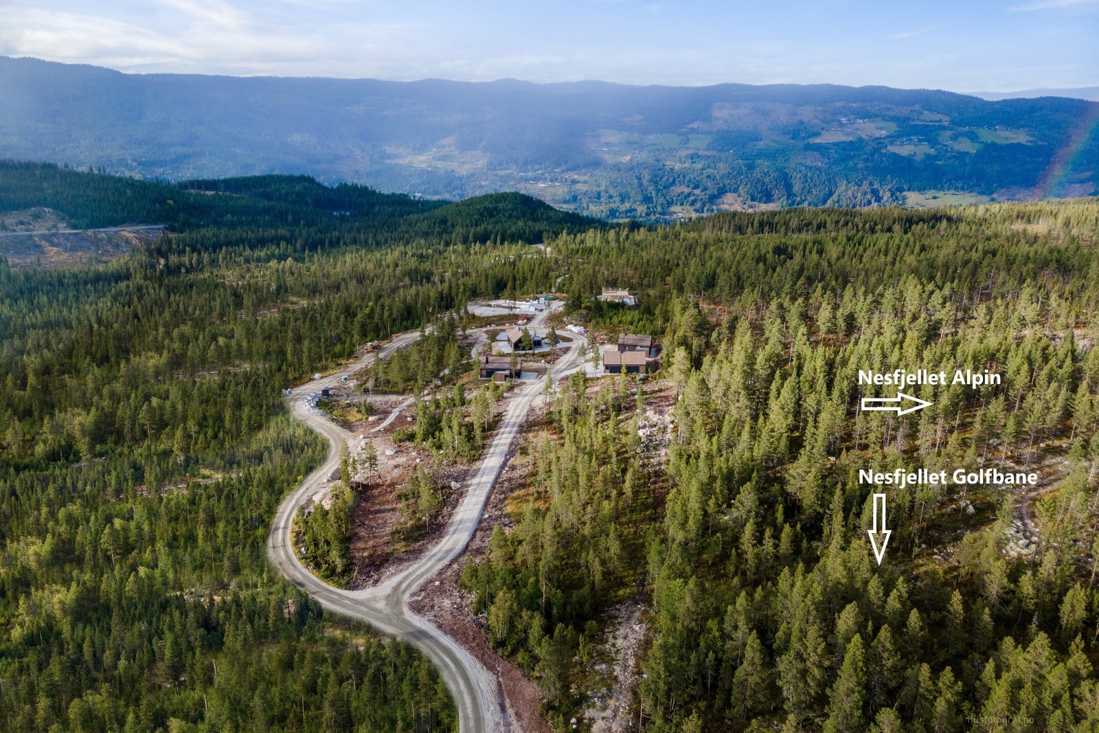 Fra Nesbyen Fjellgrend er det ca. 900 meter til skitrekket i Nesbyen Alpinsenter Galleribilde