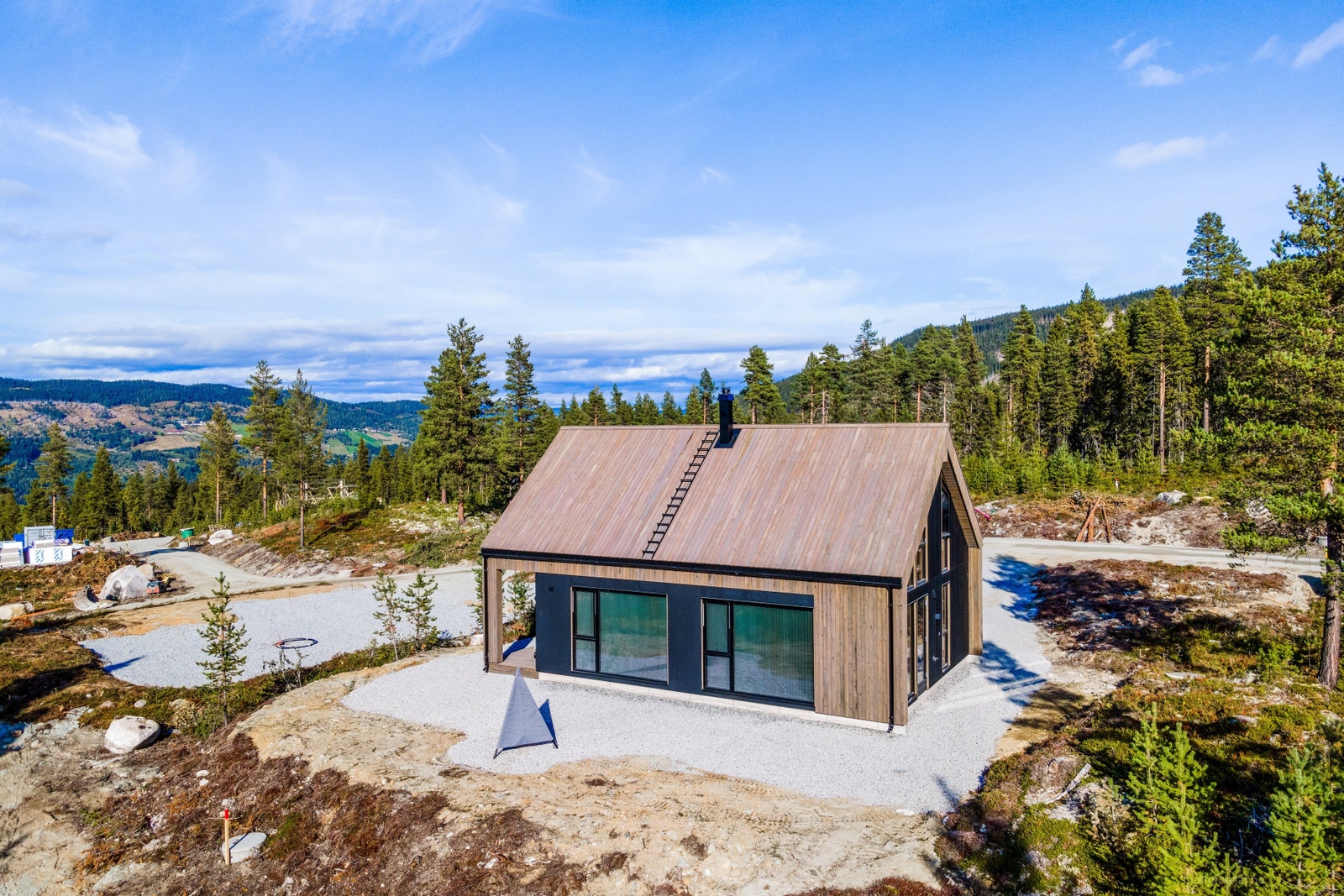 Eksklusiv vedlikeholdsfri ytterkledning fra Talgø. Steni Fasadeplater. Vedlikeholdsfritt tak fra Talgø Galleribilde