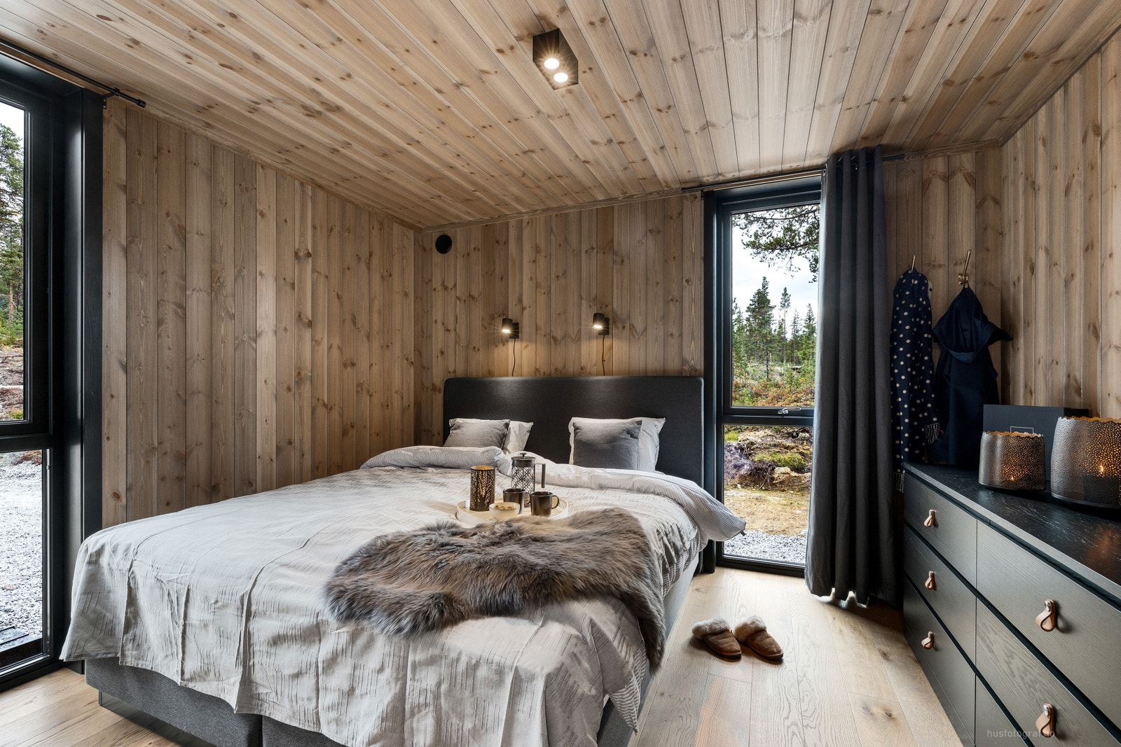 Det er to gode soverom i 1. etasje Galleribilde