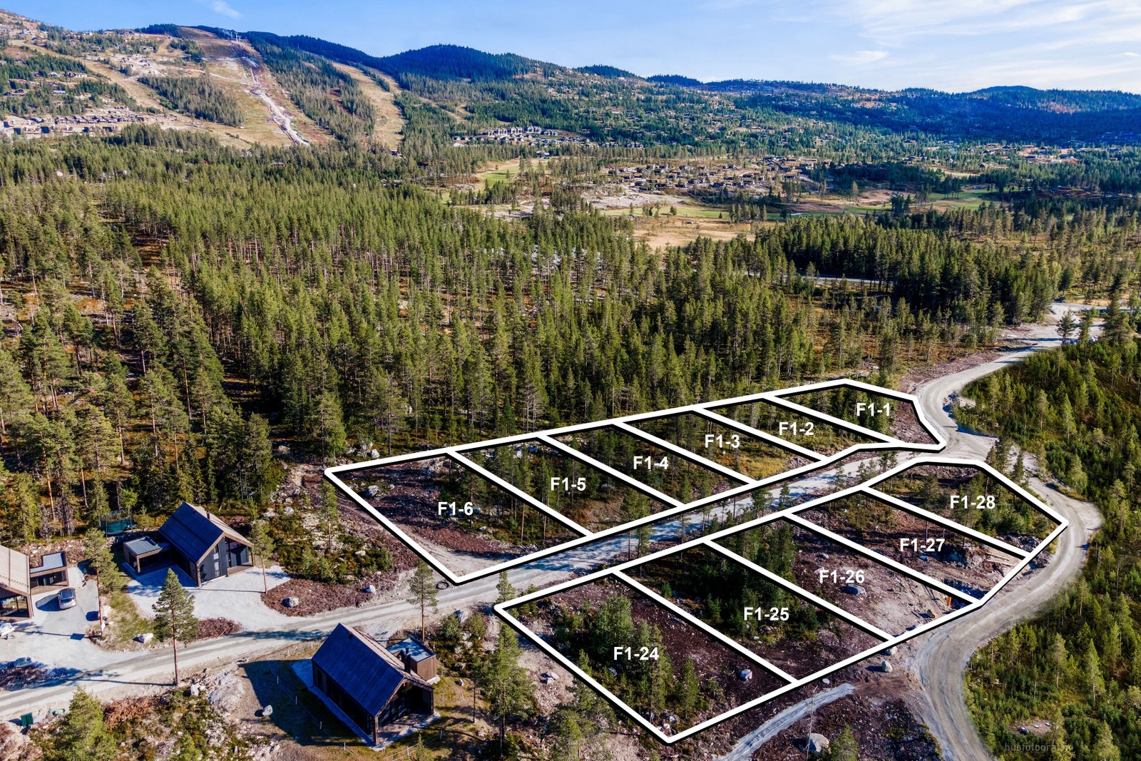 Oversiktlig tomtevelger finner du på prosjektet hjemmeside: https://www.nesbyenfjellgrend.no/tomtevelger/ Galleribilde