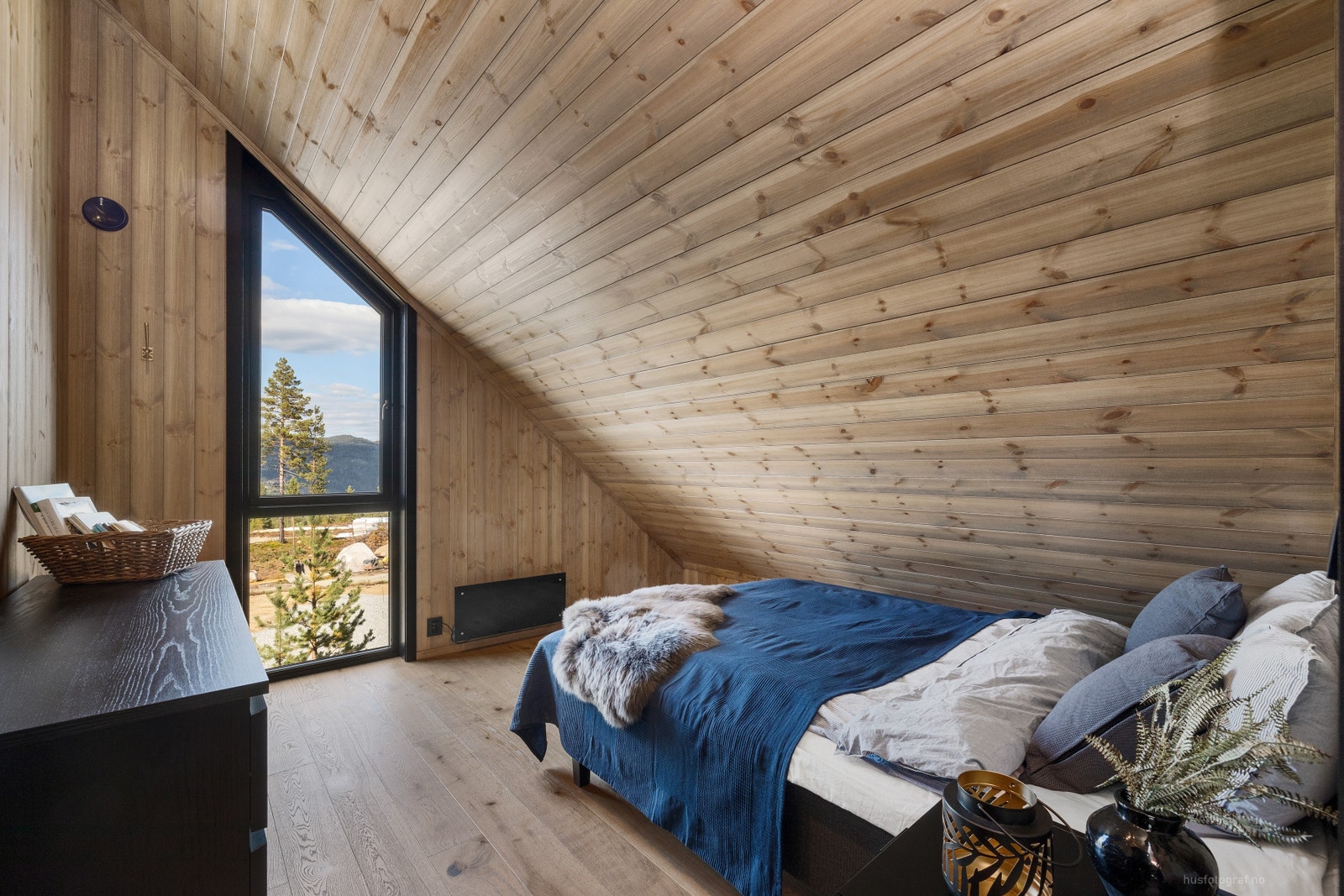 For øvrig er det en unik takhøyde i 2.etasje med opptil 3,5 meter på det høyeste Galleribilde