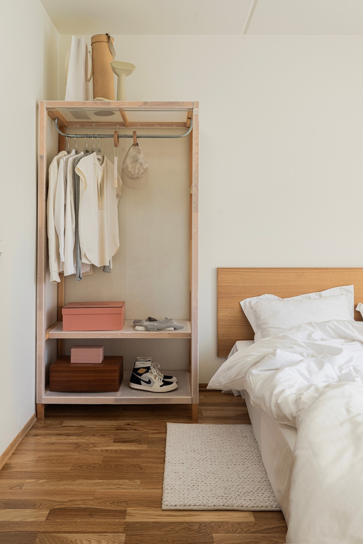 Soverommet er på 8 kvm og har godt med plass til dobbeltseng og tilhørende møblement. Galleribilde