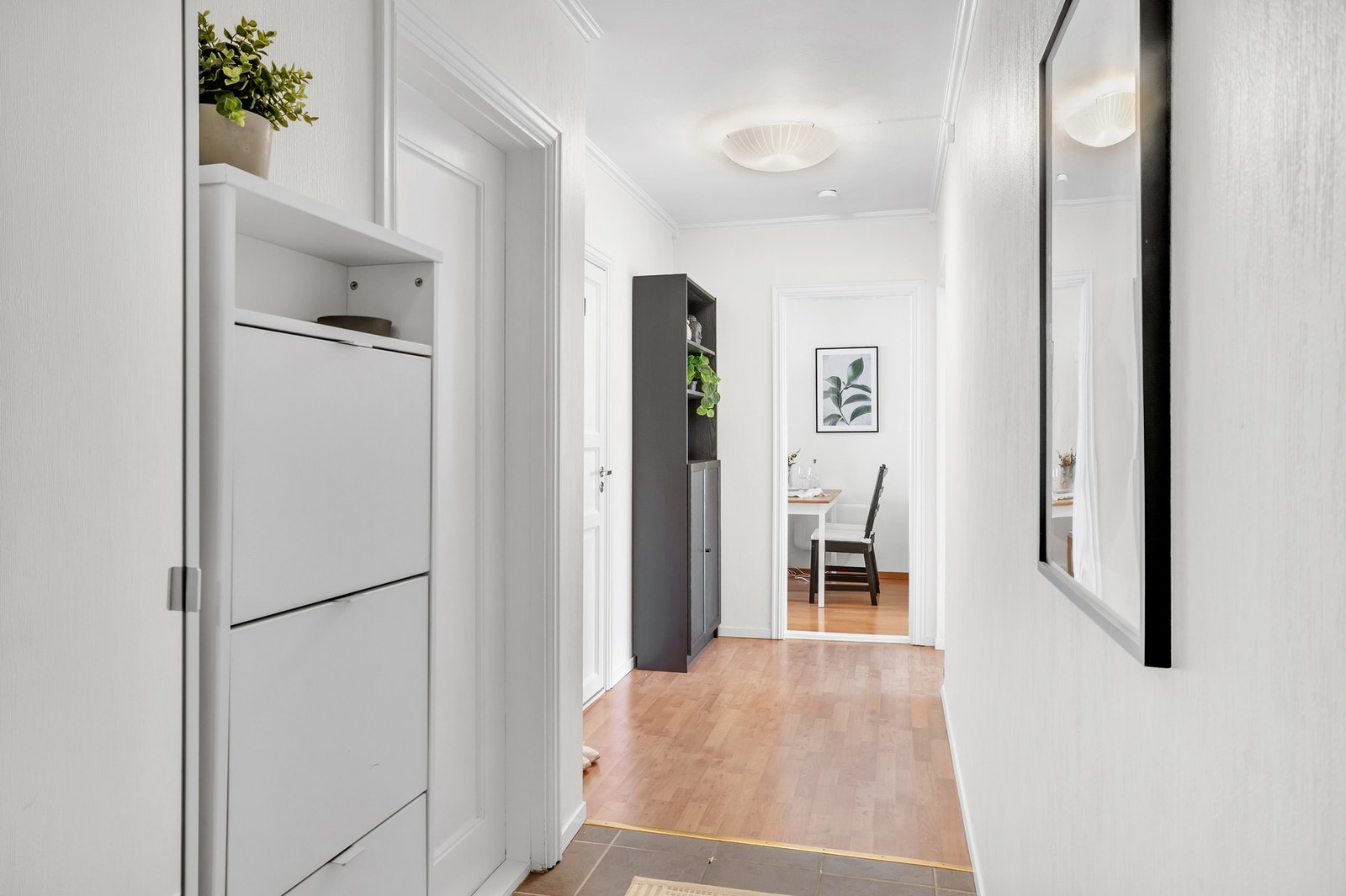 Leiligheten disponerer to boder i kjeller og én bod på loft. Galleribilde