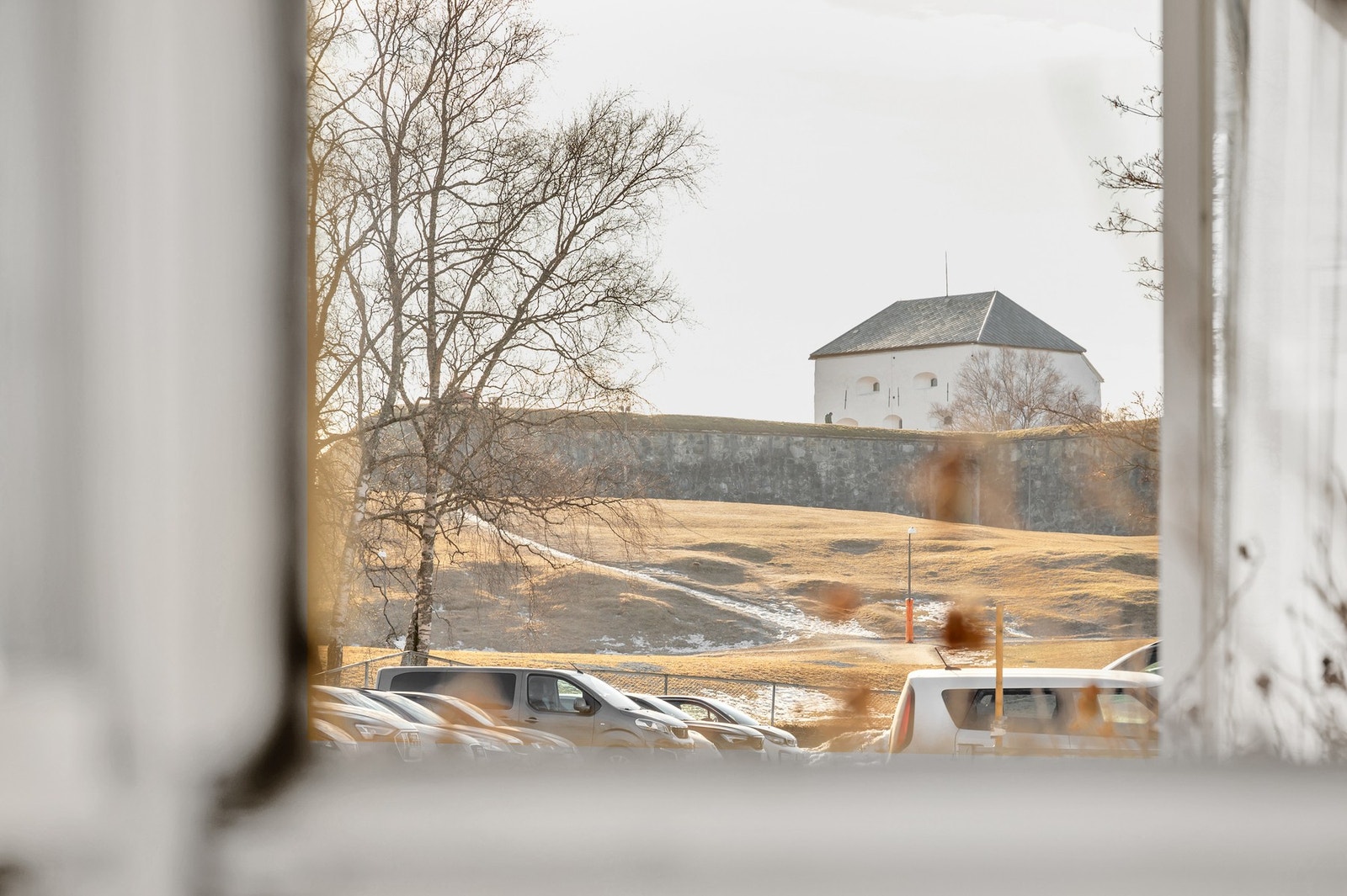 Flott utsikt fra balkongen mot Festningen. Galleribilde
