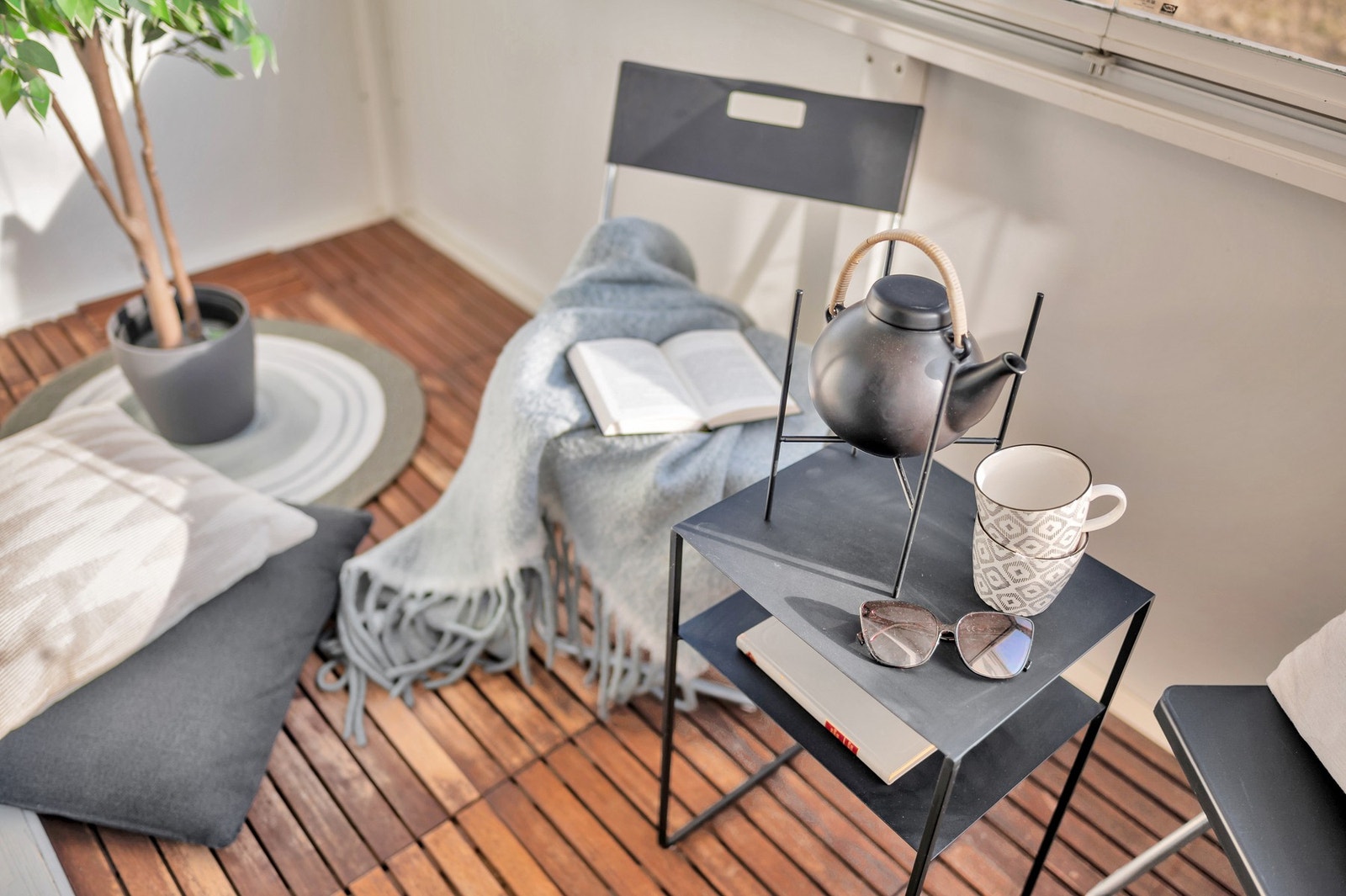 Leiligheten har egen balkong som er ypperlig å benytte i sommerhalvåret. Galleribilde