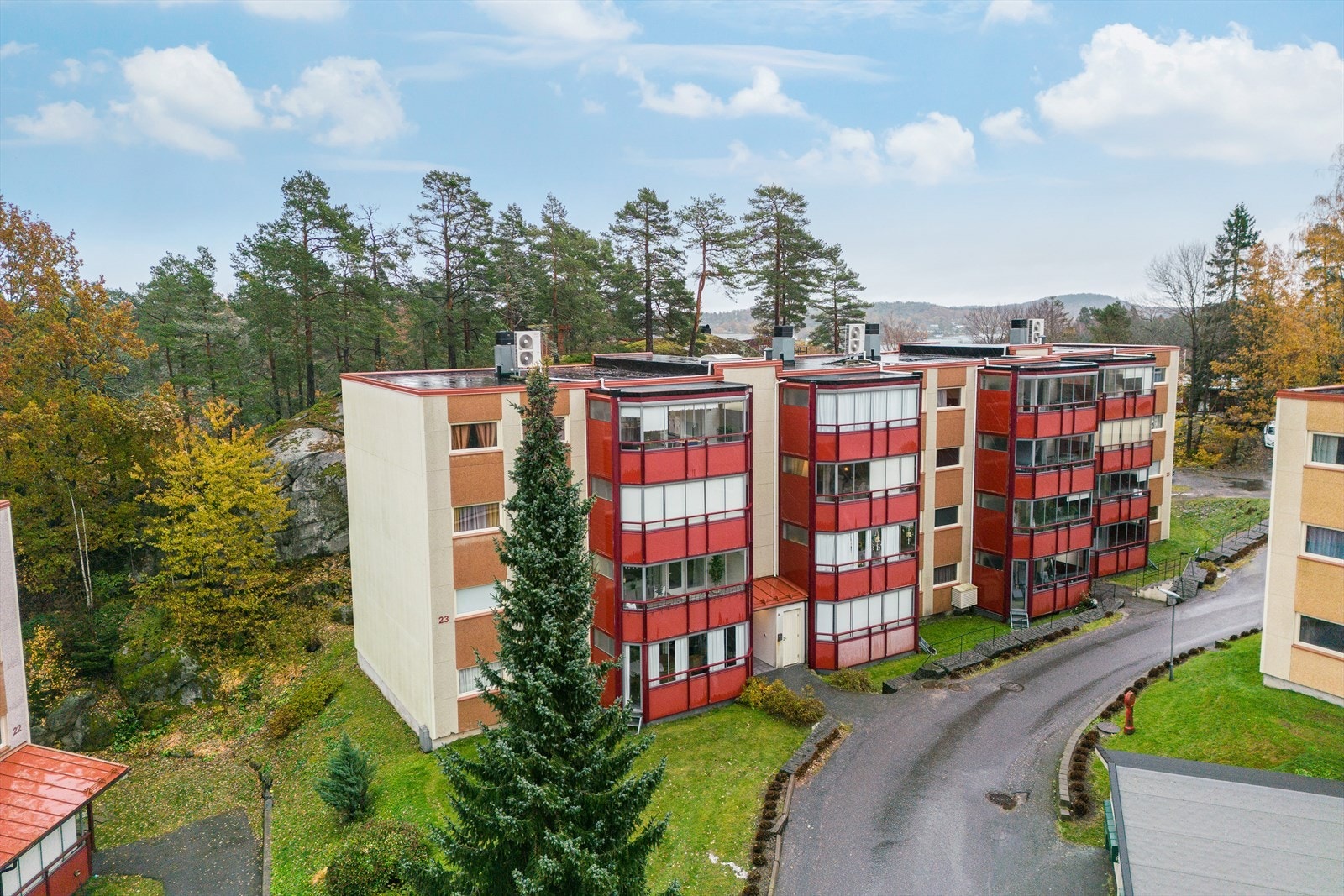 Meget godt og pent opparbeidet og et området som er godt tatt vare på. Galleribilde