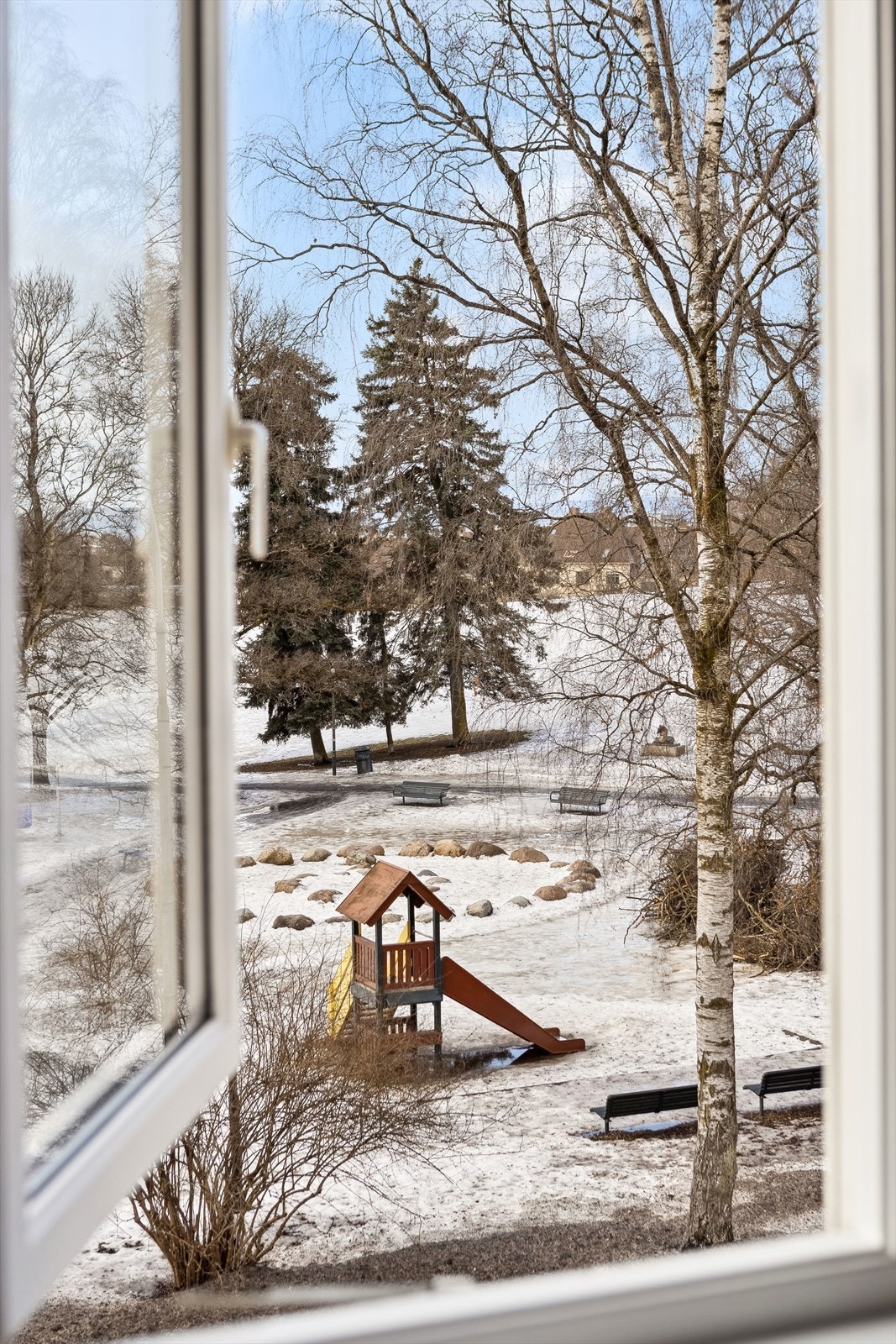 Flott utsikt mot Torshovparkens grøntarealer. Vinduene i 3. etg kan snus slik at de enkelt kan vaskes på utsiden. Galleribilde