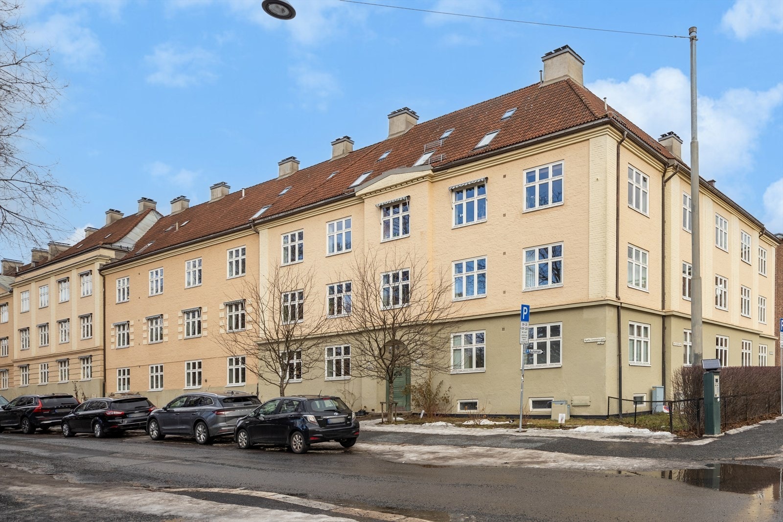 Leiligheten har en svært god intern beliggenhet med flott utsyn over Torshovparken. Galleribilde
