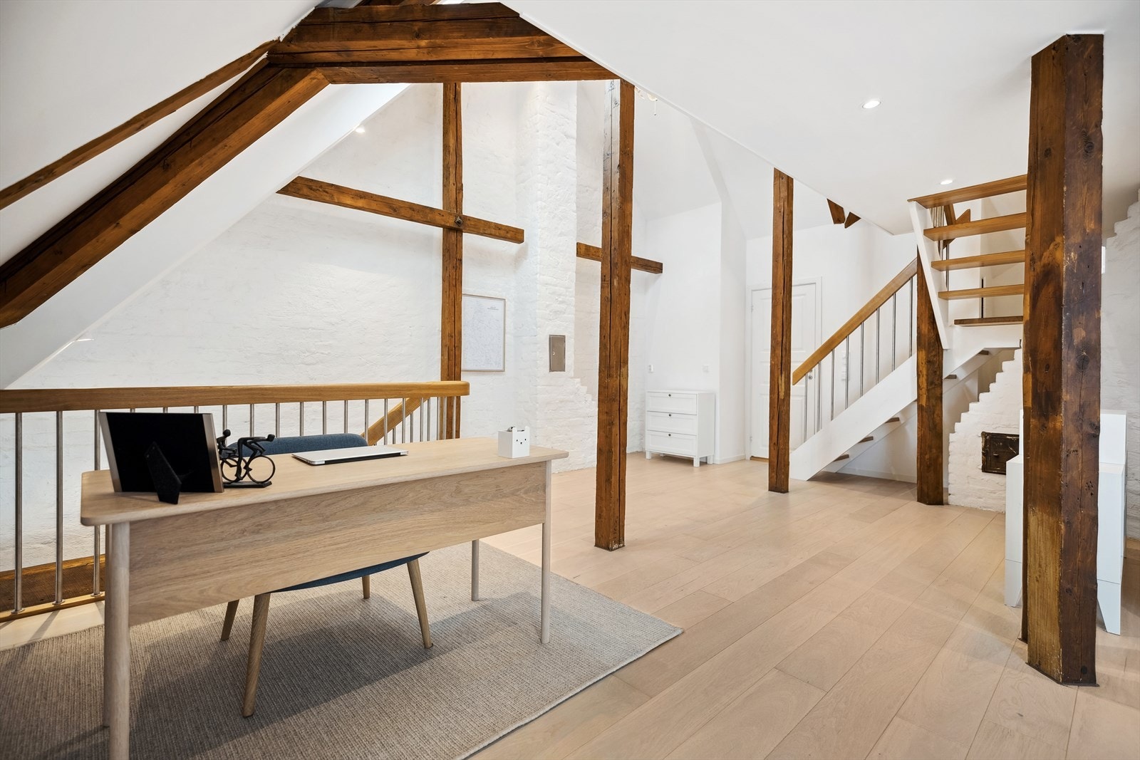 4. etasje har lekker og luftig loftstue som kan innredes ut i fra eget ønske og behov. Galleribilde