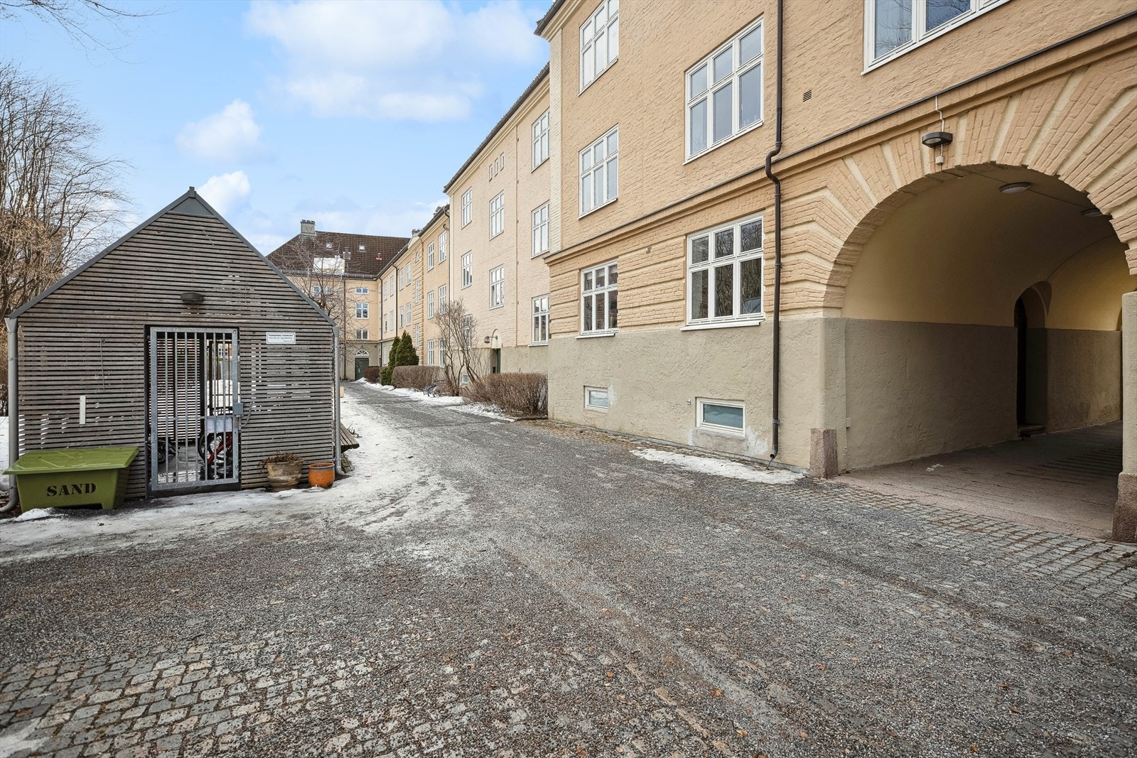 Flotte fellesarealer med sykkelparkering i bakgården. Galleribilde