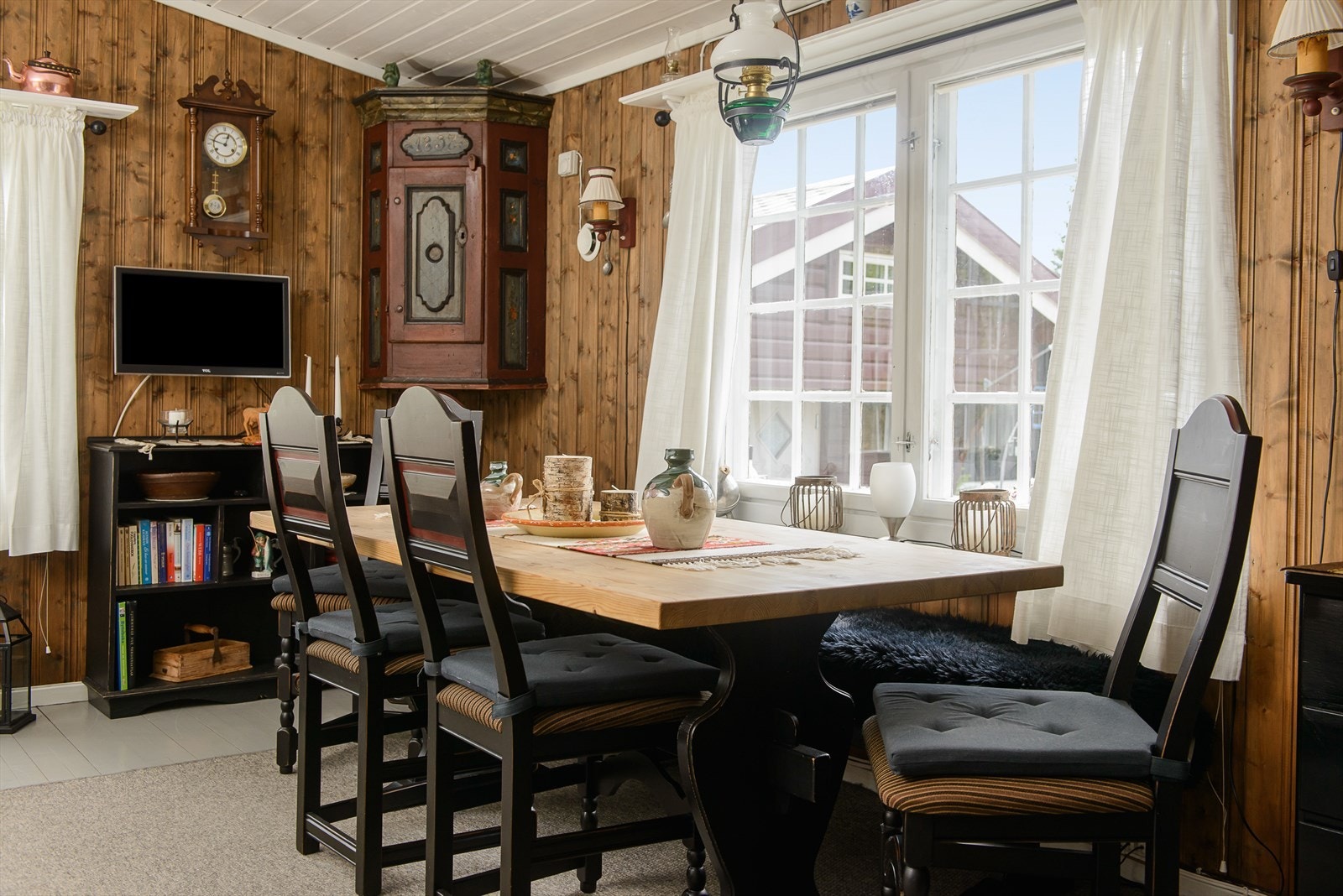 Det er muligheter for romslig spisemøblement om ønskelig Galleribilde