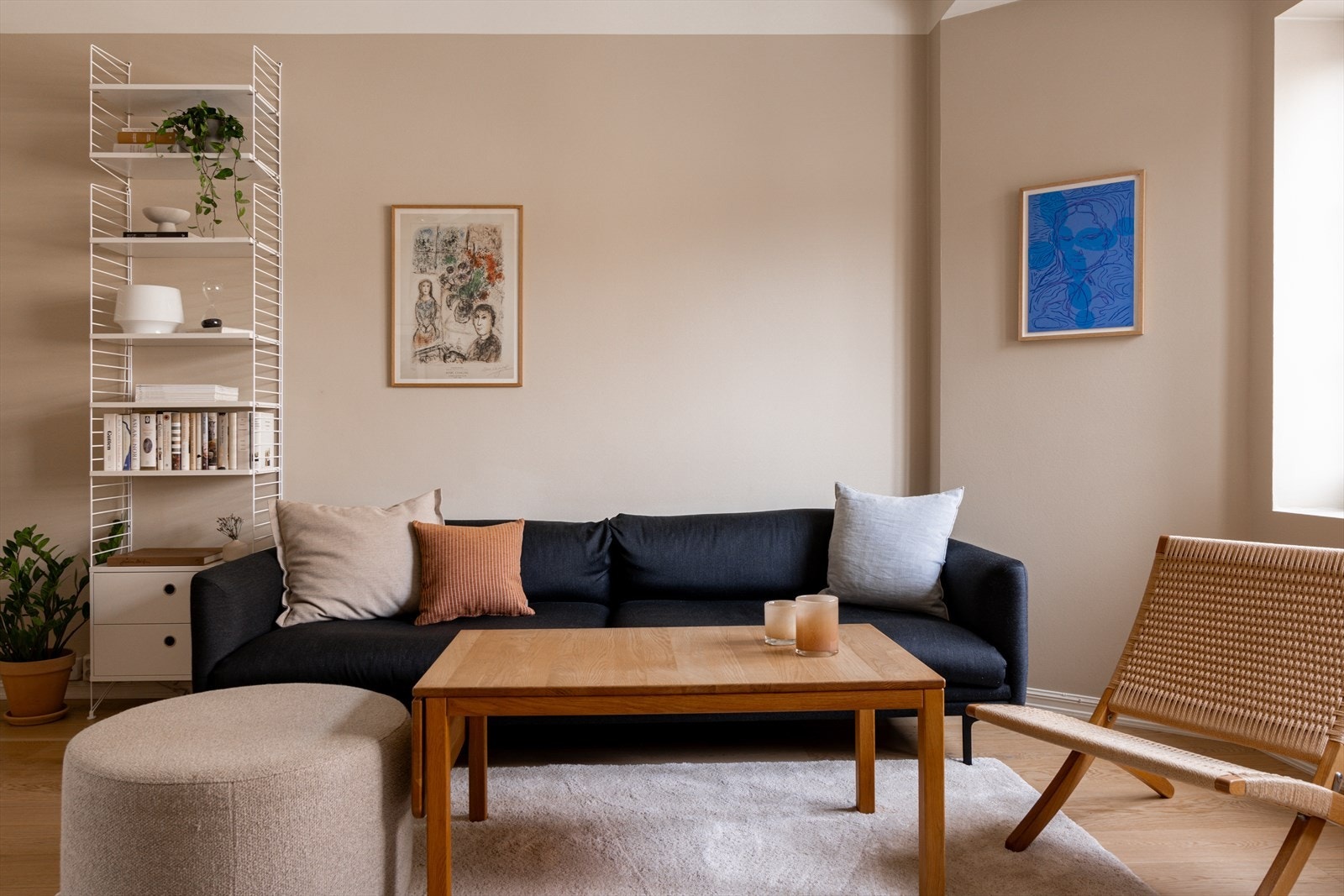 Leiligheten holder en god standard med stilrene overflater og moderne fargevalg. Galleribilde