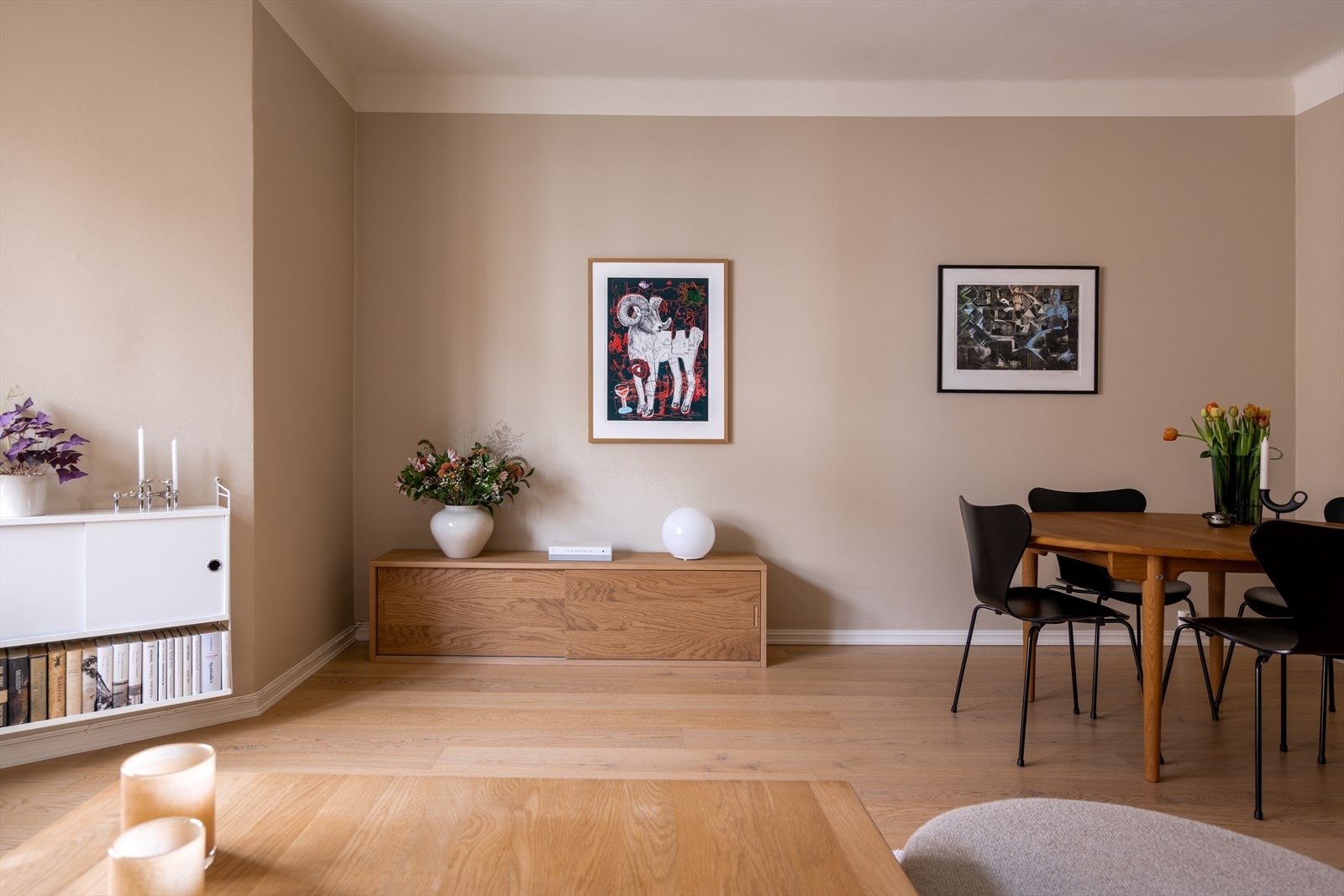 Leiligheten ligger fint til og har en meget god intern beliggenhet i borettslaget. Galleribilde