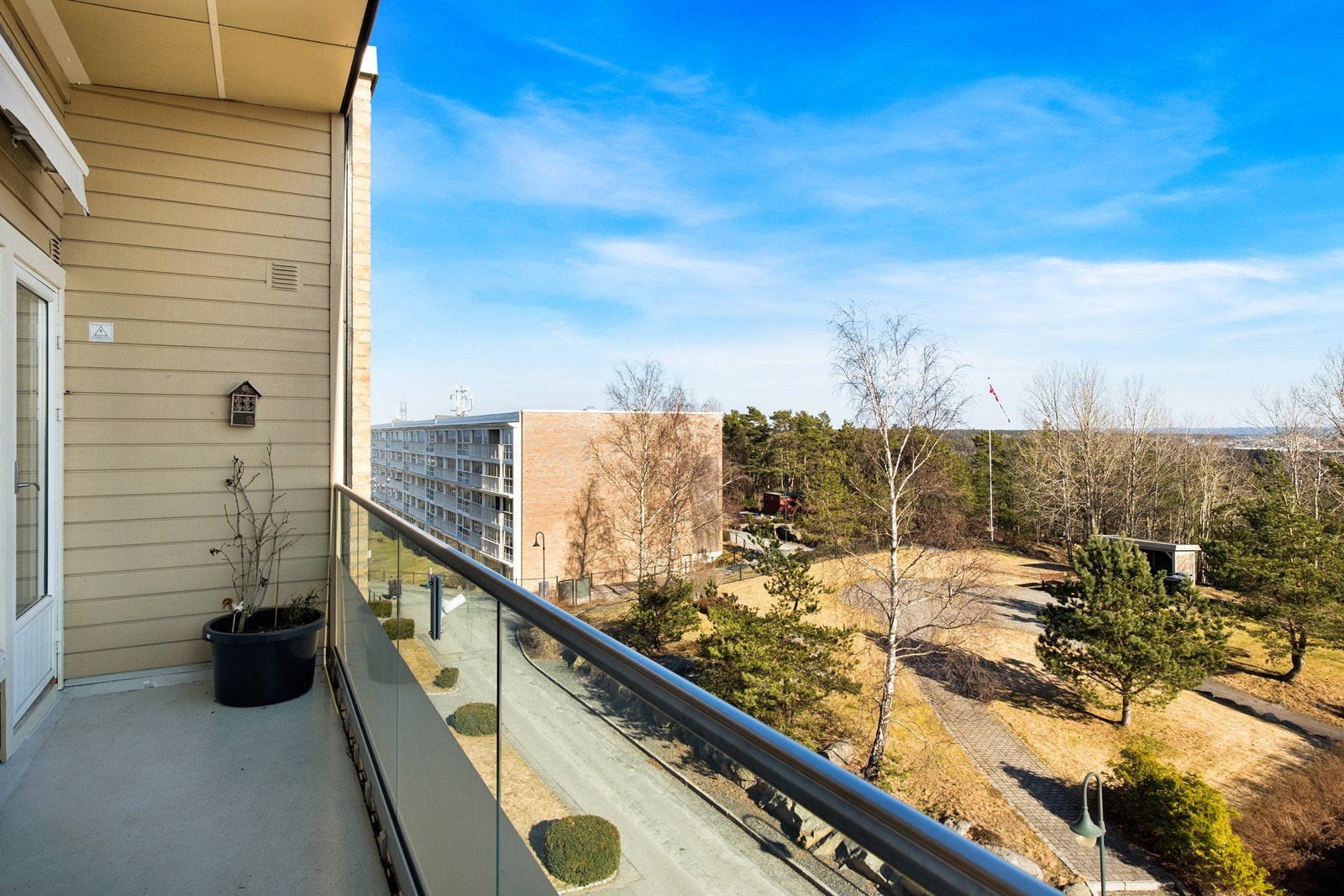 Fra kjøkken er det utgang til balkong på 7 kvm. Galleribilde