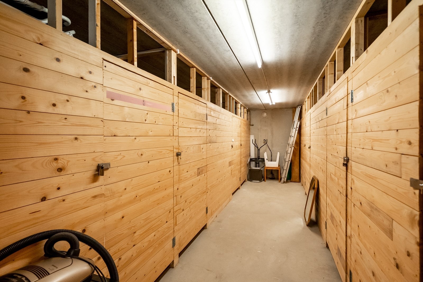 Lukket bud i kjelleren. Bod nr. 1 medfølger leiligheten. Galleribilde