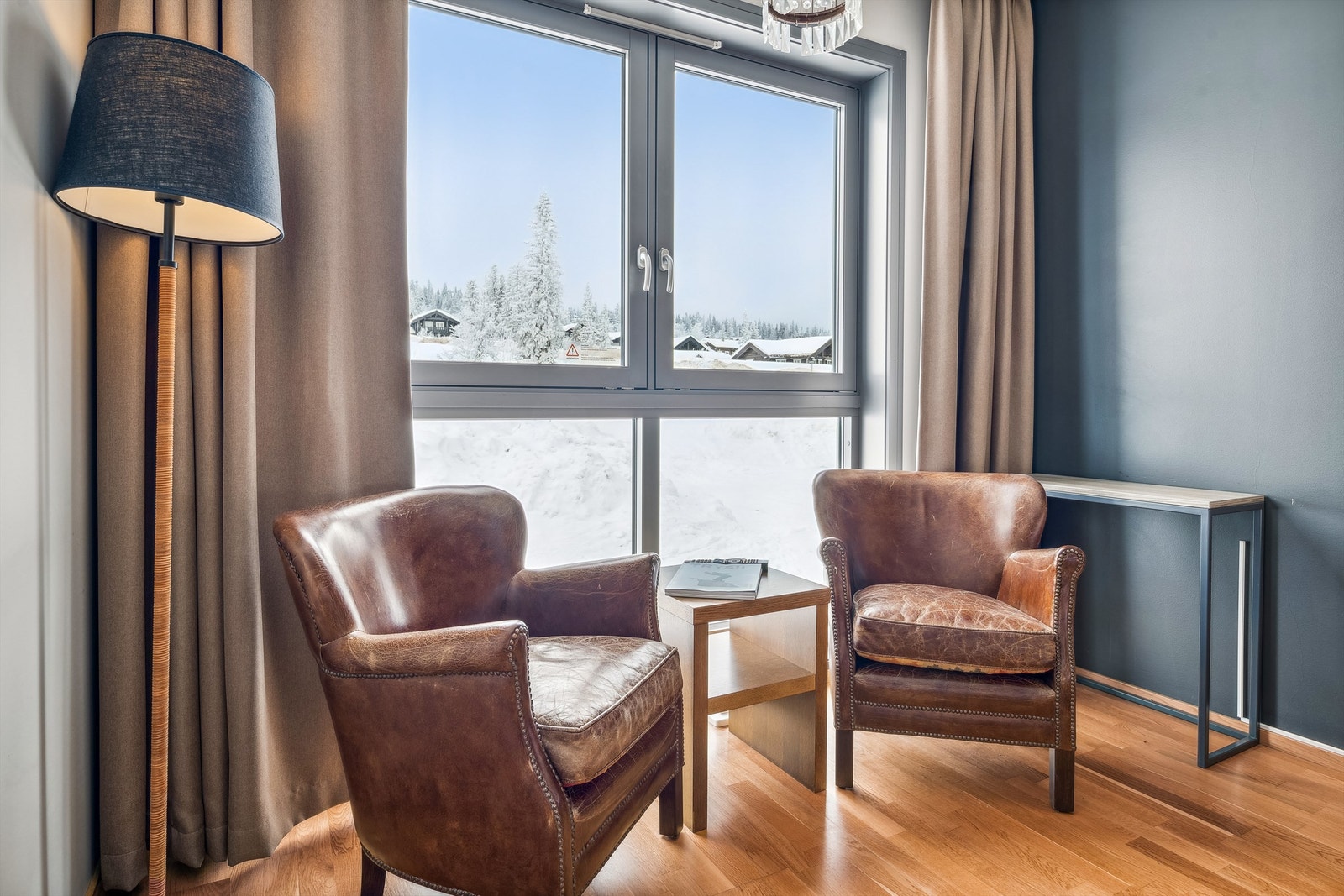 Sitteplasser i "hotellrommet". Galleribilde