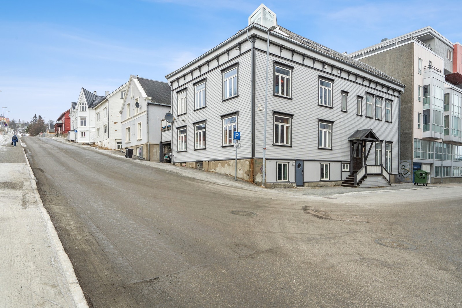 Sameiet i Grønnegata 2. Fantastisk beliggenhet for deg som liker kort vei til alle byes hyggelige caféer, uteliv, shopping, bibliotek, treningssenter m.m. Galleribilde