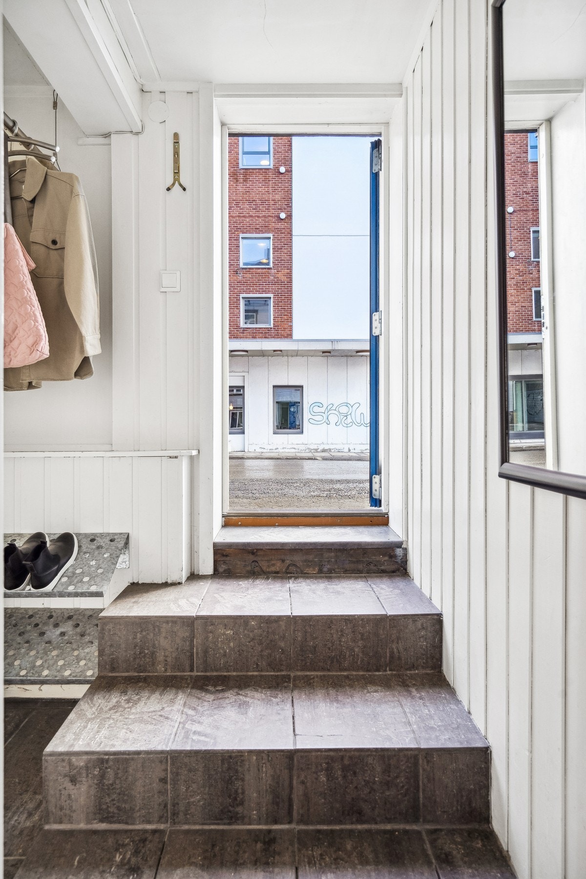 Helt supert med eget inngangsparti til leiligheten Galleribilde