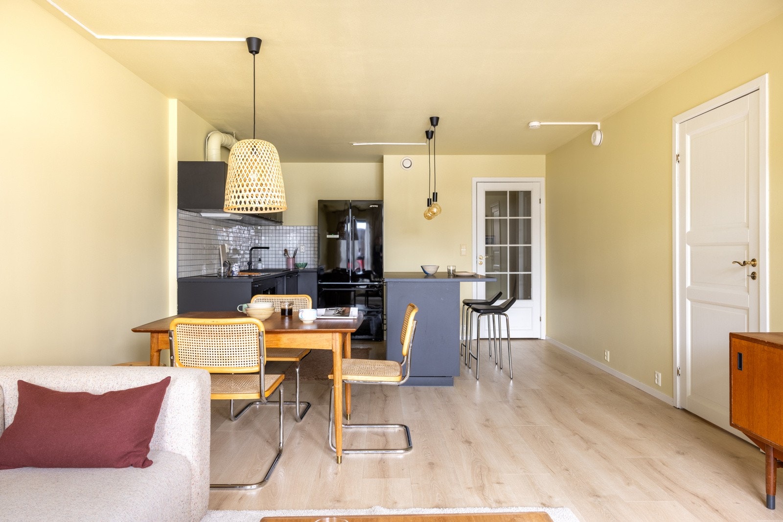 Leiligheten er nymalt i 2024 med friske farger. Galleribilde