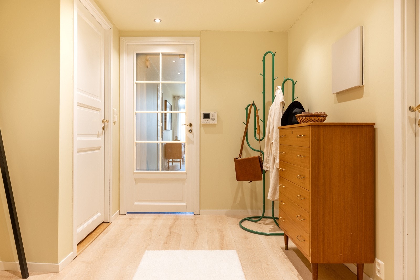 Entréen er på 7,5 kvm og har god plass til sko- og yttertøy. Galleribilde