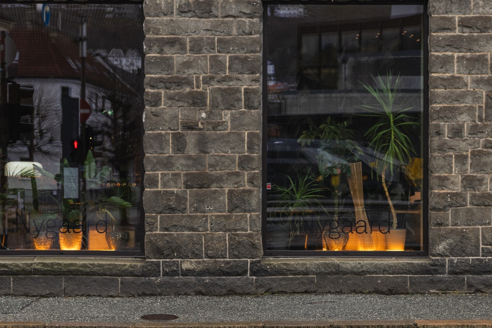 En kort gange fra leiligheten finner du Nedre Nygaards som serverer god mat og drinker. Galleribilde