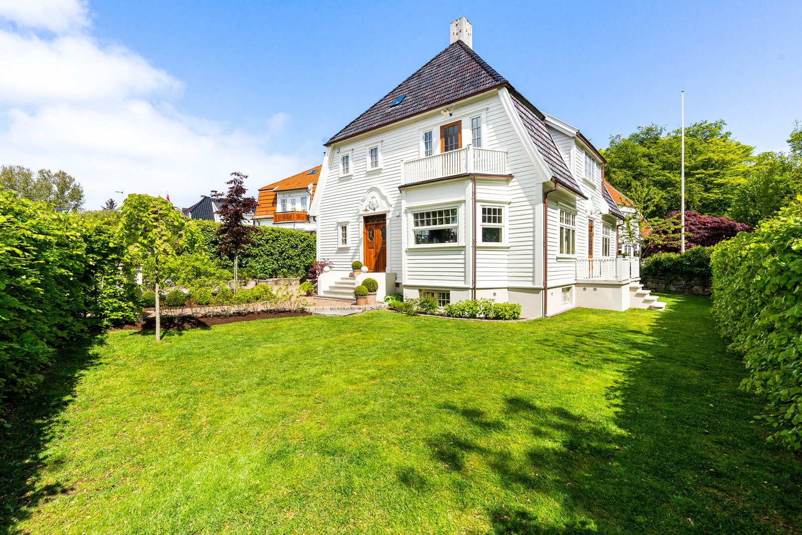 Eiganesveien 51 er en påkostet og ærverdig jugendvilla over fire plan. Galleribilde