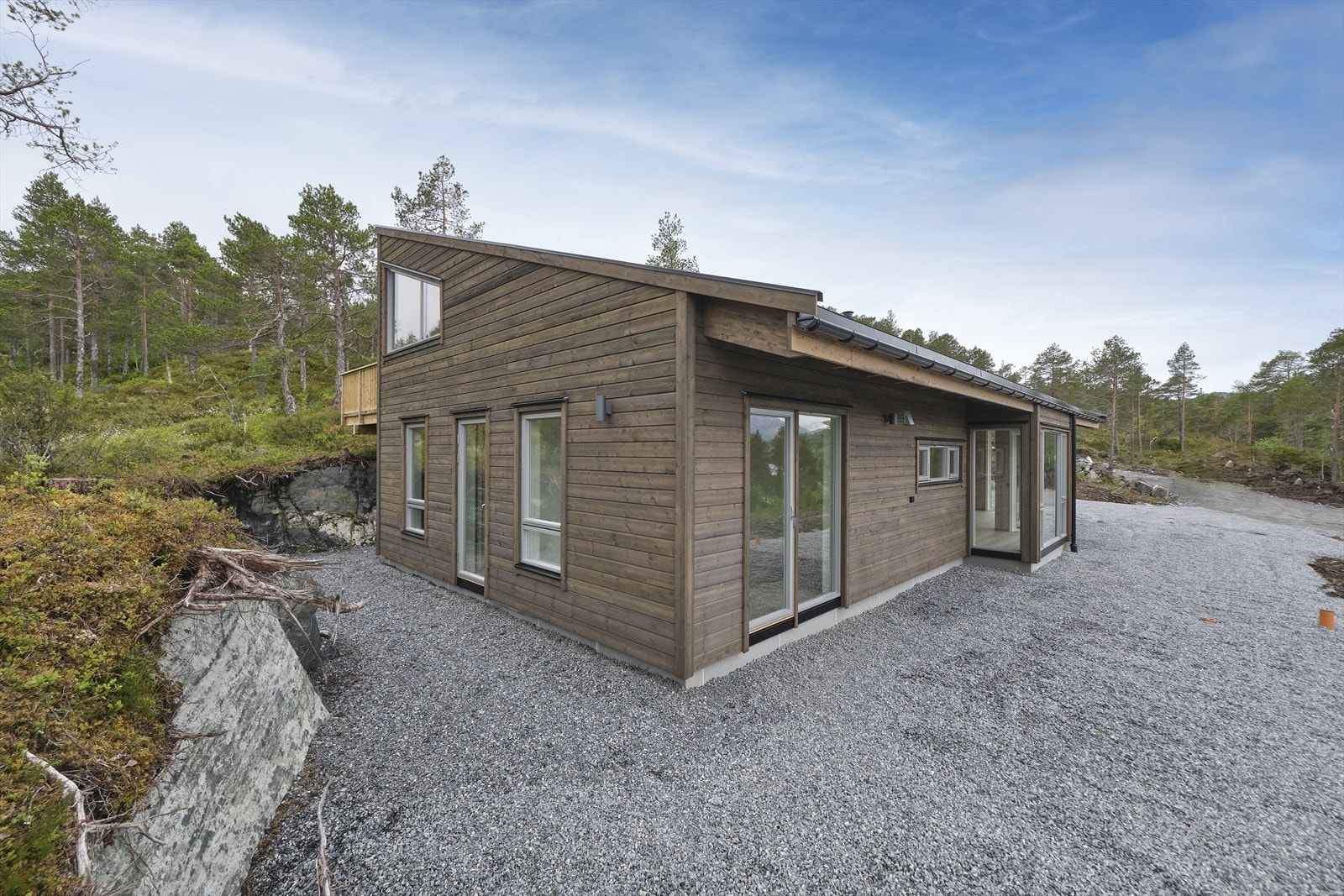 Da hytta er nyoppført og ikke tatt i bruk beregnes det kun dokumentavgift av tomteverdi (2,5% av kr 520.000,-) Galleribilde