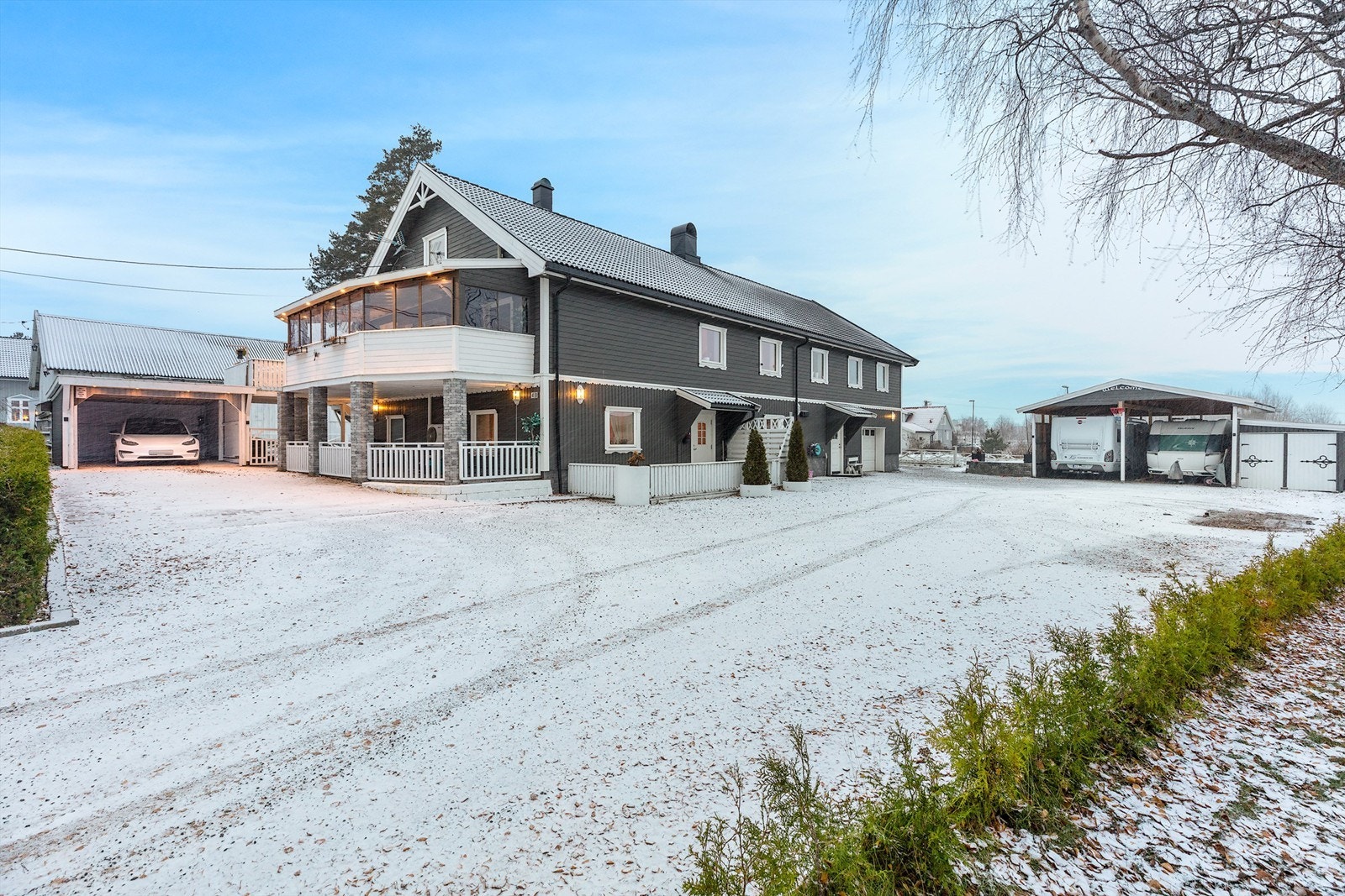 Eiendomsmegler Krogsveen v/Andreas Christophersen har gleden av å presentere Stasjonsveien 4 B og C - En stor enebolig på 3 plan, hybel og utleiedel Galleribilde